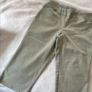 Size 12 Croft & Barrow capris  Like new!